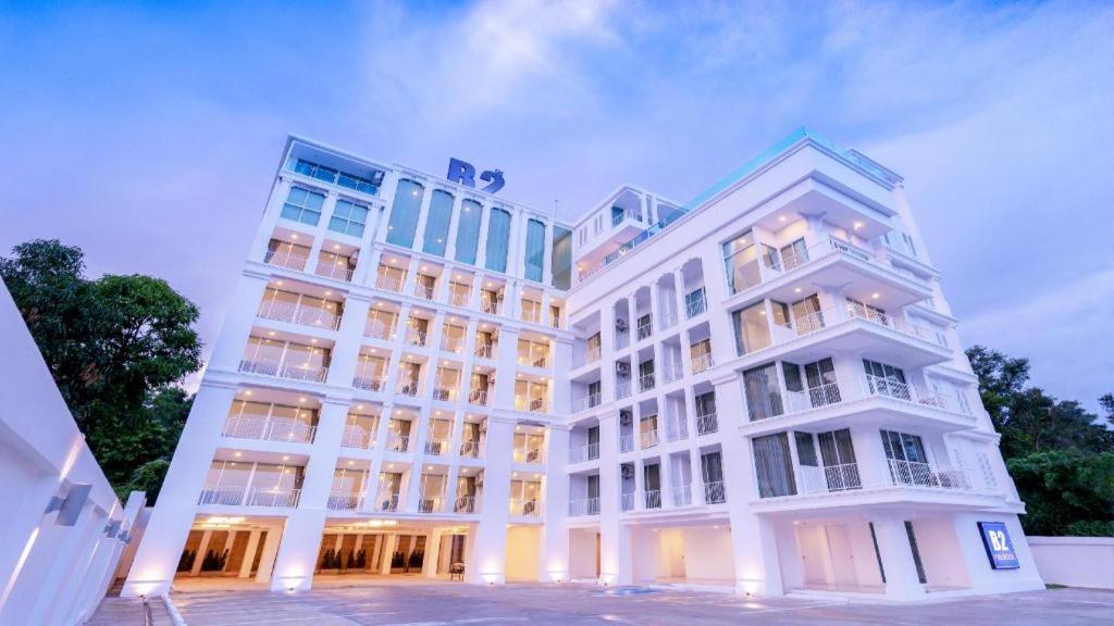 B2 Phuket Premier Hotel Patong Екстериор снимка