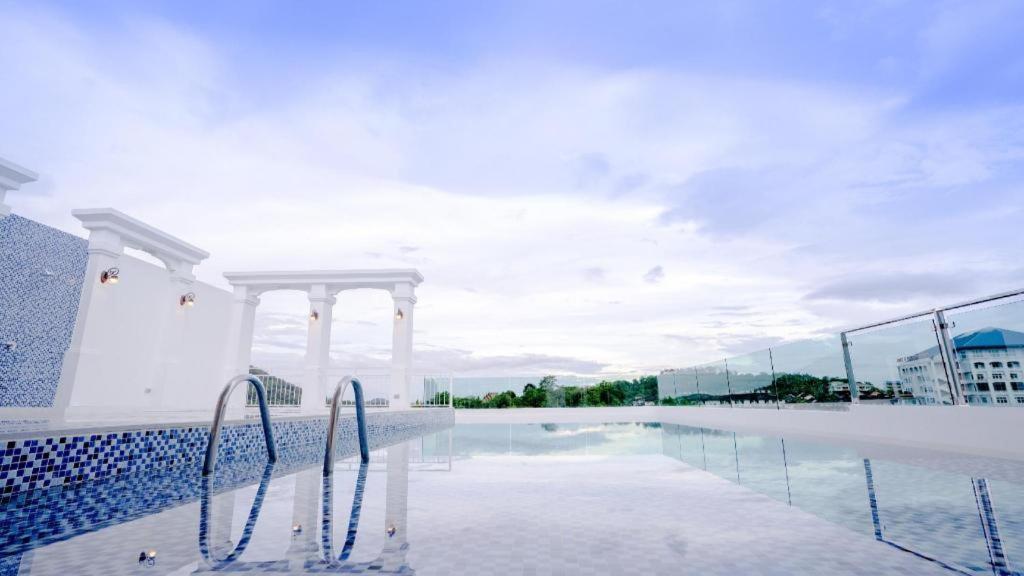 B2 Phuket Premier Hotel Patong Екстериор снимка