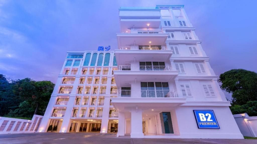 B2 Phuket Premier Hotel Patong Екстериор снимка